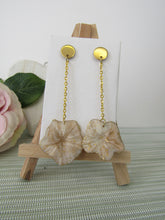 Induere - Polymer Clay Earring | Drop Flower Neutral Gold 5D