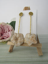 Induere - Polymer Clay Earring | Drop Flower Neutral Gold 5D