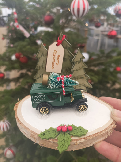 Festive Car - Posta Malta Van