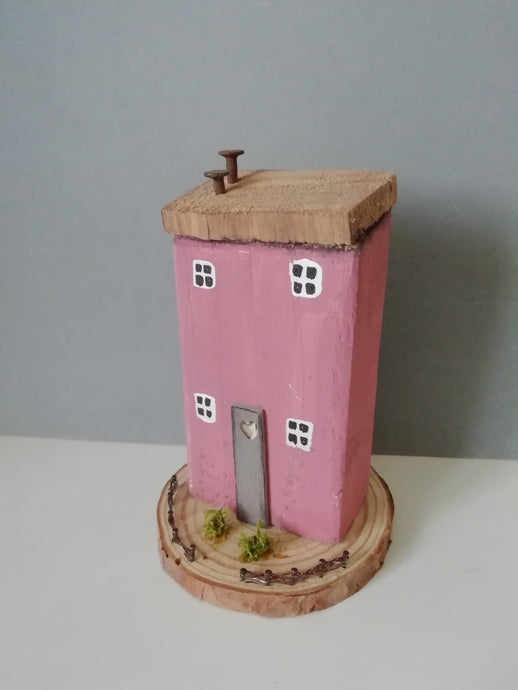 Peony Cottage - Driftwood house #012