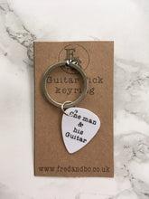 Guitar Pick Keyring- One man and his guitar - Fred And Bo
