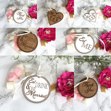 Wedding favour Tag - Heart with initials and date - Wooden wedding - Fred And Bo