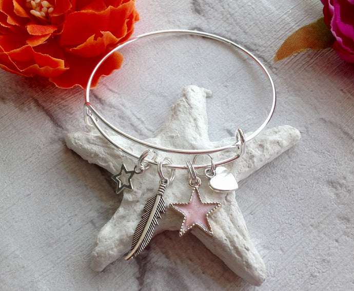 Adjustable bangle with star heart and feather charms - Fred And Bo