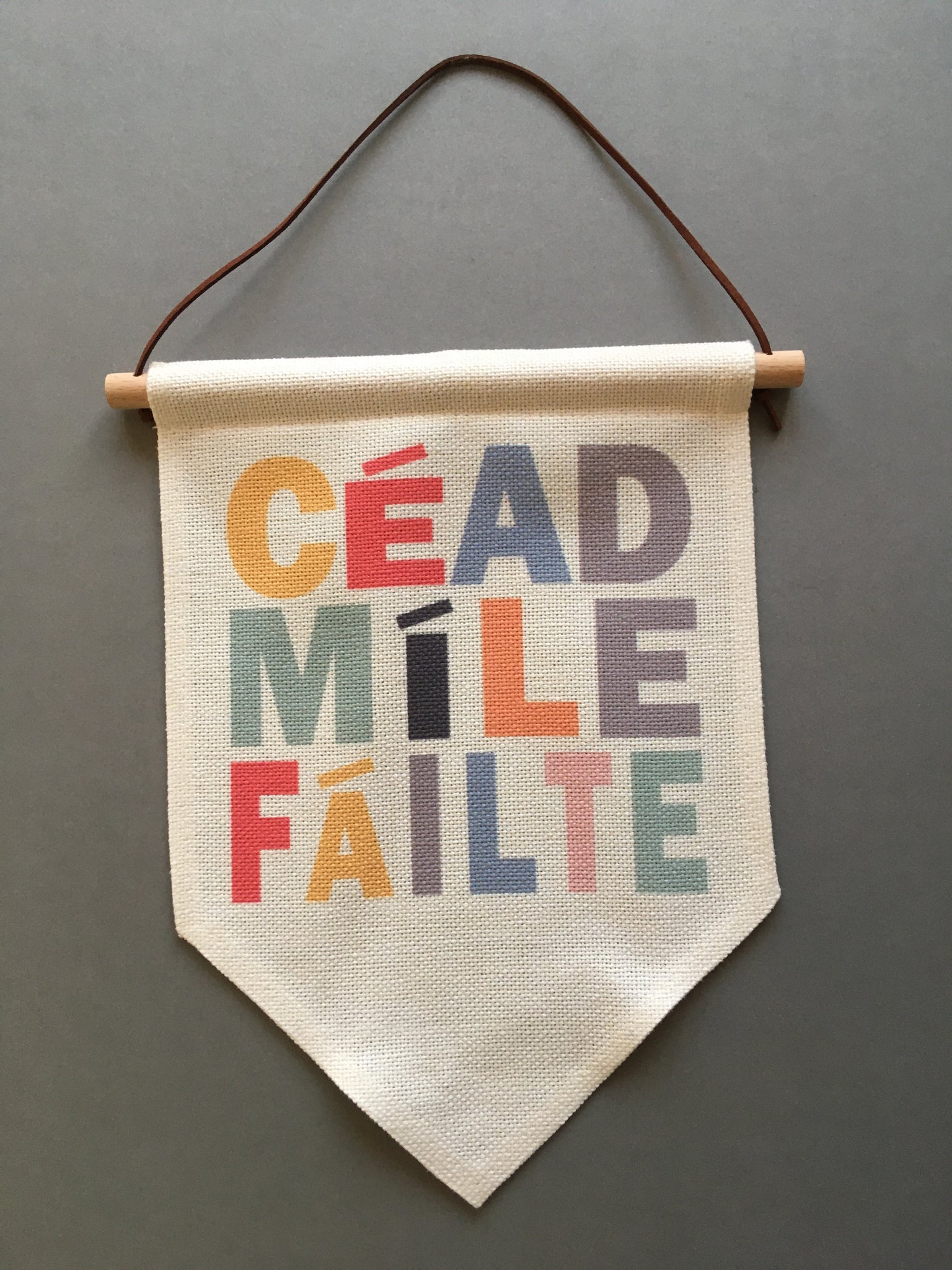 Pennant Hanging Banner Linen Flag- Céad Míle Fáilte – Fred And Bo