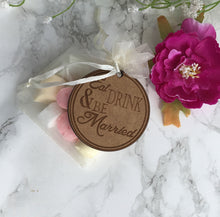 Wedding Favour Tag - Eat Drink & Be Married - Wooden wedding - Fred And Bo