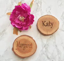 Wood slices with engraved names or words - wedding decor table setting set of 10 - Fred And Bo