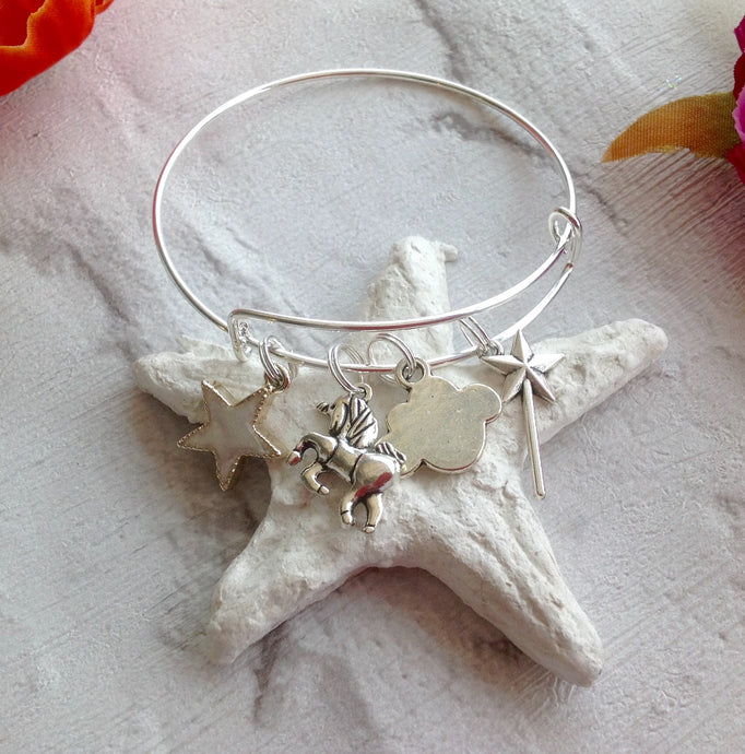 Adjustable bangle with unicorn, wand, cloud and star charms - Fred And Bo