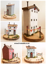Tall house - Driftwood house #009 - Fred And Bo